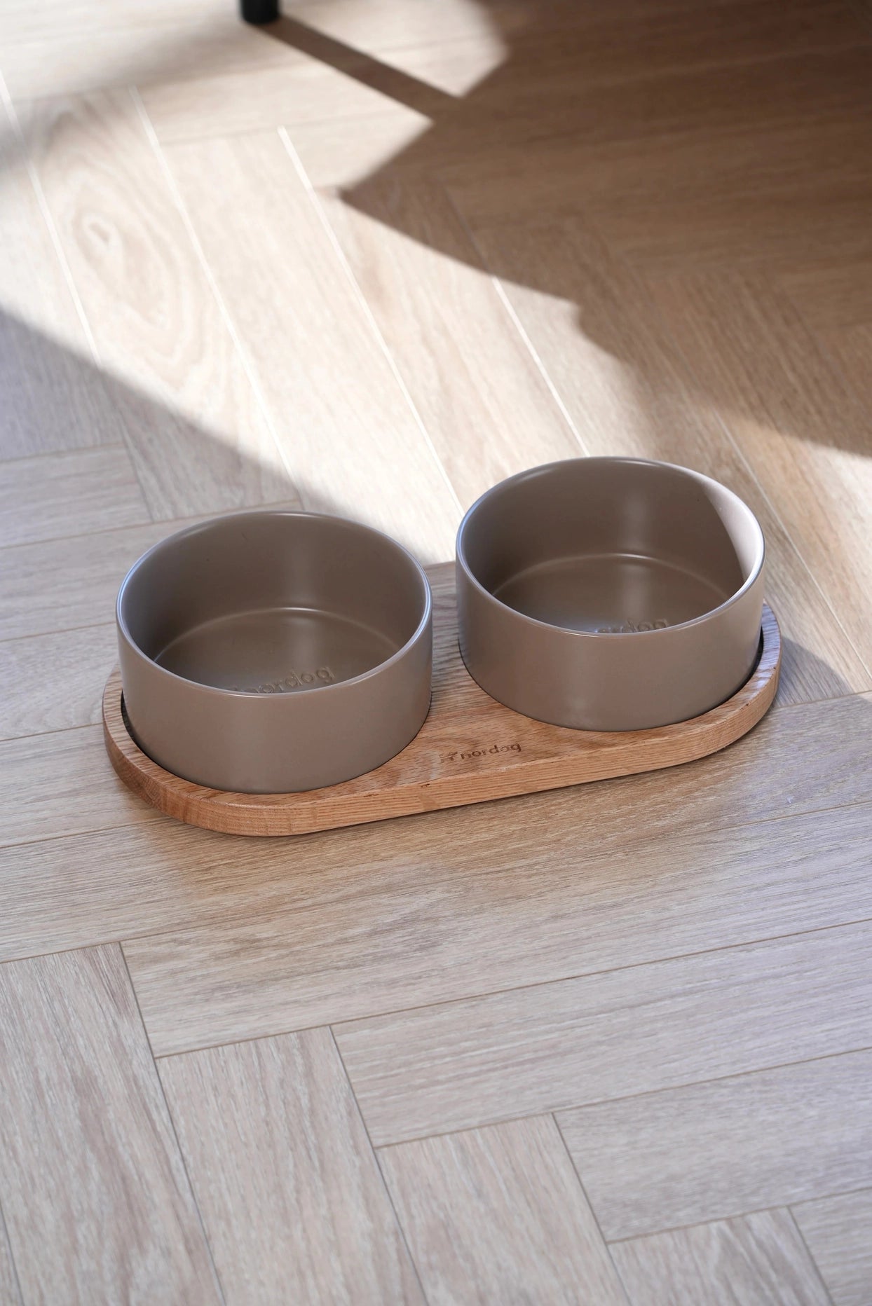 Barcelona Double Dog Bowl (Oiled Oak, Mocca)